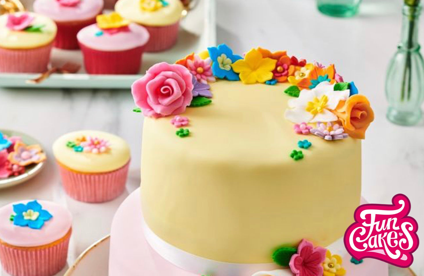 Fondant-Torte: Vom Boden bis zur Dekoration in 5 Schritten