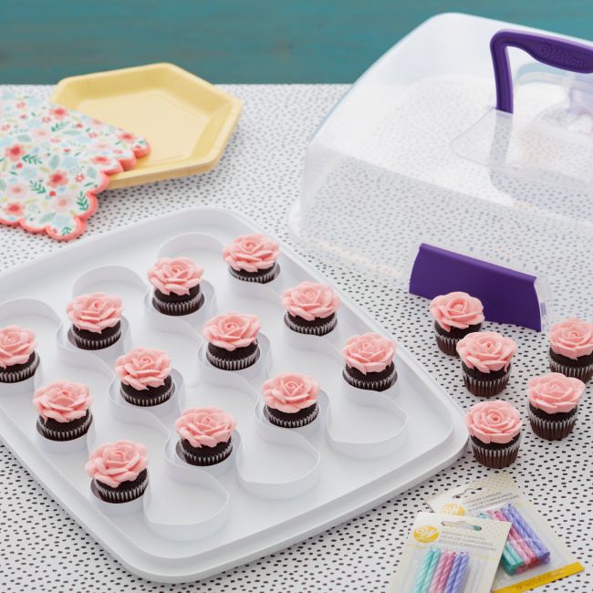 Wilton Kunststoff Transportbox Caddy Eckig Bild mit Muffins